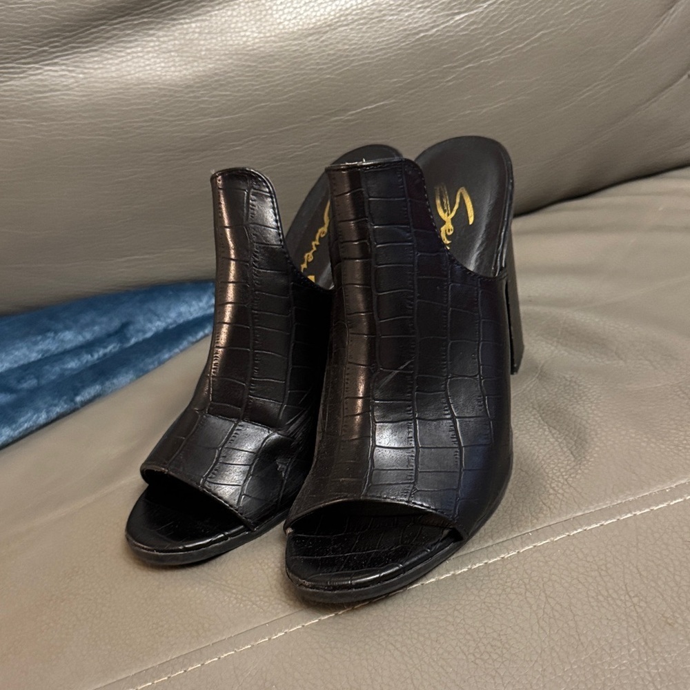 Seven Black Croc-Embossed Women's Chunky Heel Mules size 7.5